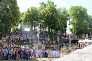 17 Menschenmenge am Annaberg